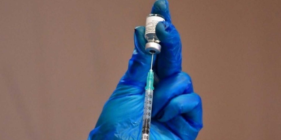 Πρώτη χώρα με πρόγραμμα για τρίτη δόση του εμβολίου κατά Covid η Βρετανία